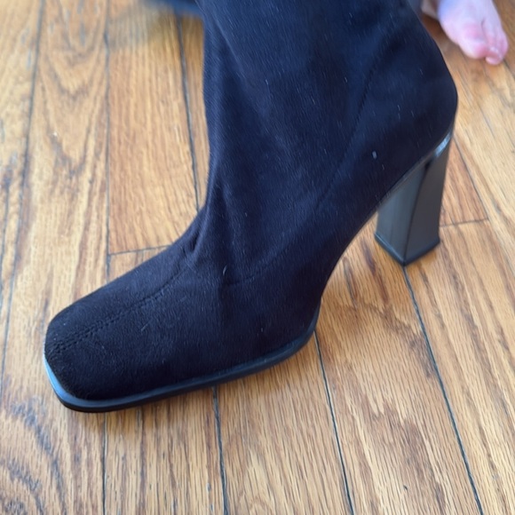 Elegant Black Heeled Boots for Women - Picture 4 of 6